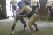 柔道家が力士と相撲部屋で相撲勝負した2009年当時の貴重映像 意外な結果に海外驚き