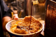 「ソースカツ丼」って本当にソースかけてるだけなの？？