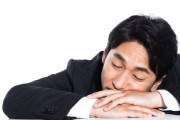【悲報】新人さん、仕事中に居眠りする