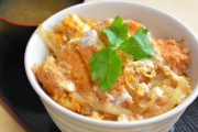カツ丼「まずカツを揚げます」「汁をかけてサクサク感台無しにします」←この料理