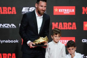 【海外サッカー】“レジェンド級”の可愛さが大反響　メッシ、バロンドール受賞時の愛息の反応が「最高」