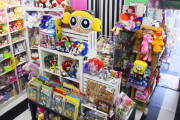 【画像】海外在住のX民、日本のおもちゃコーナーでとある「違和感」に気付いてしまう…