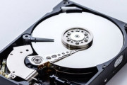 【マジかよ】ストレージ企業「近い将来、ハードディスクは滅亡する」