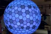 486個のステッピングモーター、86,000個のLED、5ch グラニュラーシンセエンジンで作られたAUGMENTLのアート作品『Morph TE』