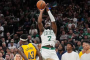 【NBA】ジェイレン・ブラウンの同点3P、非常に難しいシュートだった…