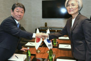 韓国外相、輸出管理厳格化の速やかな撤回を要求　日韓外相会談