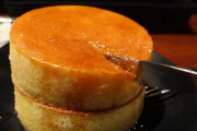 海外「日本に行って味わいたい！」カフェ『みじんこ』のホットケーキにから目が離せない！