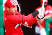 カープ中村奨成、復活のタイムリーツーベース！この回打者11人の猛攻で一挙6得点！！