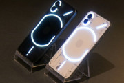 【朗報】独創的に光るスマホ「Nothing Phone (1)」発表！！日本では6万9800円