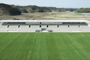 田んぼに10億円スタジアム「アホ」と言われても…社長の夢