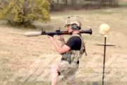 【動画】ユーチューバーが発射しようとしたRPG-7が暴発して重傷を負う。