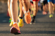 ランニングシューズは足を弱くしてケガを増やすという研究結果