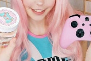 【画像】ピンク髪のゲーマー女子が自分が入った後の風呂のお湯を小分けし販売した結果www