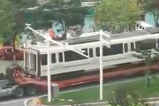 【動画】中国、地下鉄水没、次々に移送される地下鉄車両！中は見えないように遮蔽され…