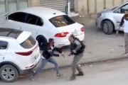 【話題】イスラエルの警官がライフル銃を奪おうとしたパレスチナ人を射殺する映像。