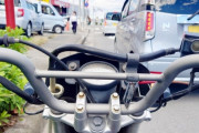 信号待ち前から2番目バイク俺（おい、青だぞ！）先頭車「...」俺（寝てるのかな。左からすり抜けるか）ｿﾛｰ...