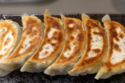 「餃子は酢と胡椒で食べる」←はぁ？
