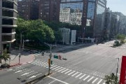 【画像】台湾、外出者がほぼいない！街ガラガラ。　警戒レベル3の都市で罰則：マスクなし外出で過料最大6万円　屋内5人以上、屋外10人以上の集まりで過料最大120万円　ネット「これは凄いや」「補償はあるの？」「台湾は補償ないらしい」
