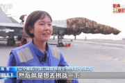 中国海軍空母「遼寧」の飛行甲板ではウイグル自治区出身の女性兵士が活躍！