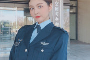 【画像】自衛隊さん、すごくキレイで美人な女性が上官の任命を受けた