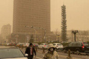 【北京】まるで火星？「この10年で最悪」の黄砂　視界不良、大気汚染も深刻