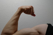 ワイ筋トレ半年の腕ｗｗ