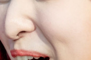 【画像】声優の佐倉綾音さん、鼻毛がはみ出て炎上