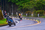雨の中、バイクや自転車乗ってるやつ見ると格差を感じちゃうよな