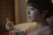 【動画あり】一体何が！！？？与田祐希、号泣しながらカップラーメン食べてるんだが・・・！！？？
