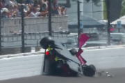 【怖ぇ】インディ500で大クラッシュ…事故を起こした車のタイヤがフェンスを越えて客席方向へ