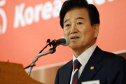 中央日報　韓国統一部長官「北が板門店で草むしりなど美化中…朝米会談準備の兆候」 ［10/26］