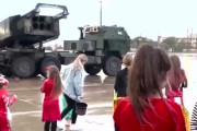 【悲報】HIMARS、子供たちに向けてぶっぱなされる