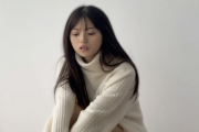 【乃木坂46】ニット×太ももの破壊力・・・齋藤飛鳥写真集“いちごみるく”ショット メイキングムービーが公開！！！