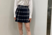 【画像】芹那(37) ミニスカ女子高生制服姿を披露ｗｗｗｗｗｗｗ