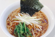 ラーメン屋「何でラーメンに海苔入れるんやろ？」　客「何でラーメンに海苔入ってるんやろ？」