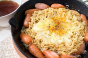 袋麺を茹でるときに、ウインナー2本入れるおじさん居るでしょ