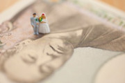 結婚相手の親が貧乏って苦労する？