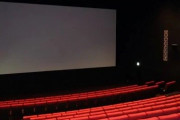 映画館で観る時、尺の長さでためらう？→「ある」と74％が回答、「180分以上」が最多