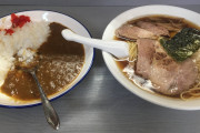 ラーメン食ってる