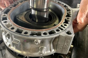 職人が組み上げる高精度の“リビルト”ロータリーエンジン発売、RX-7用は89.8万円