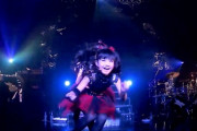次号のヘドバンの表紙がBABYMETAL　“すぅ、髪を切ったの？”　【海外の反応】