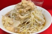 ラーメン二郎を食べたジョージア大使、エネルギーがありあまりすぎて動き続けてしまう
