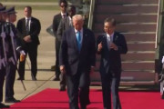【動画】韓国到着時のトランプ大統領。日本に来た時とテンションがえらい違うと話題に