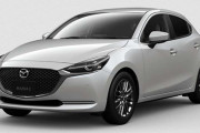 非日常を感じさせるインテリア「マツダ2ホワイトコンフォート」発売！