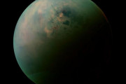 土星最大の衛星タイタンのクレーターから有機物と水の氷の混合物を発見…ヨーロッパ宇宙機関！