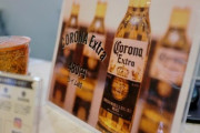 「ビール会社は関係ない」コロナビールの看板が大阪に展示される！名前を変えるべきかどうかに海外が反応
