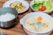 たまに「クリームシチューでご飯は食えない」って言う奴おるけど