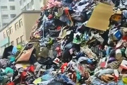 【動画】中国、従業員数万人「逃亡」のフォックスコン社員寮、家財道具を撤去！