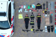 パトカーの中って何が入ってるの？オランダ警察がパトカーの中身を公開。開錠グッズからテディベアまで！
