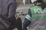 自転車にも「青切符」導入へ　携帯電話のながら運転　5千円～1万2千円検討　酒気帯びなどは「赤切符」